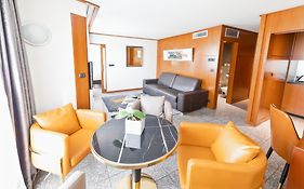 Goldstar Apartments & Suites