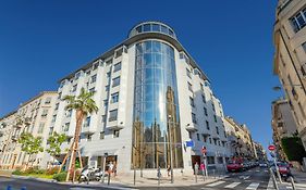 Goldstar Apartments & Suites